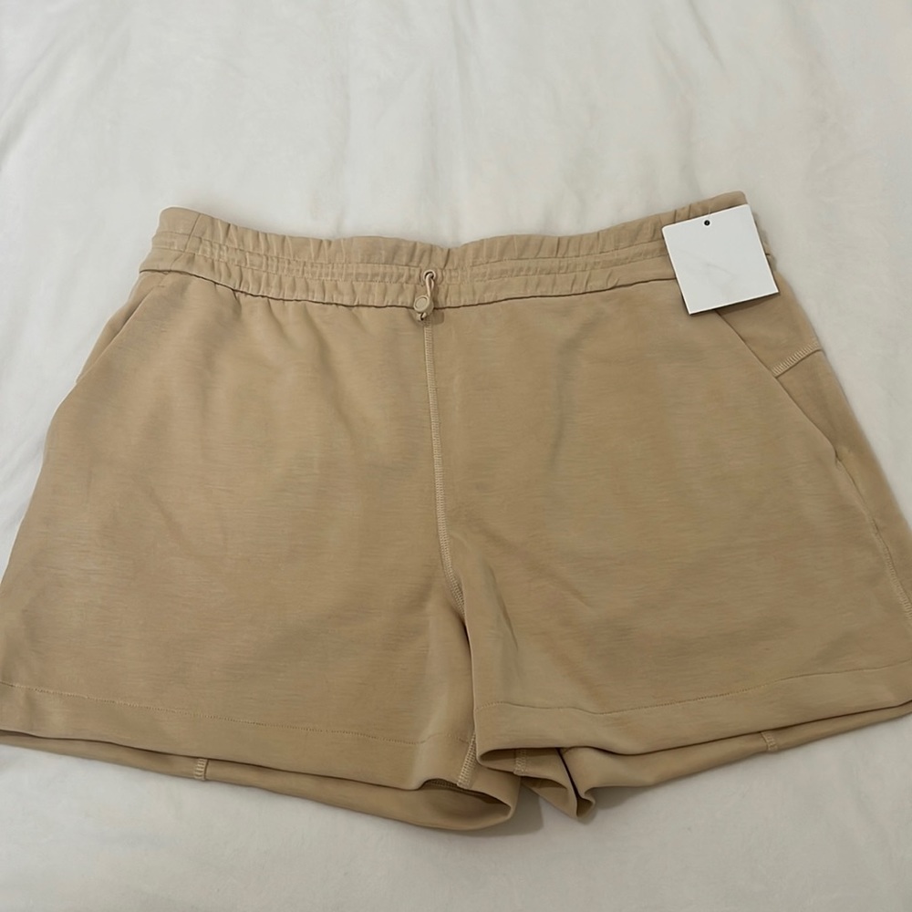 Lululemon softstreme HR short 4”